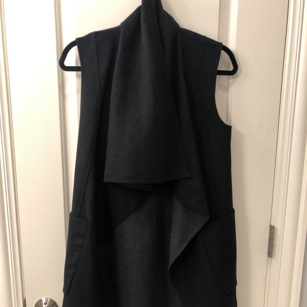 Reversible knee length sleeveless jacket wrap